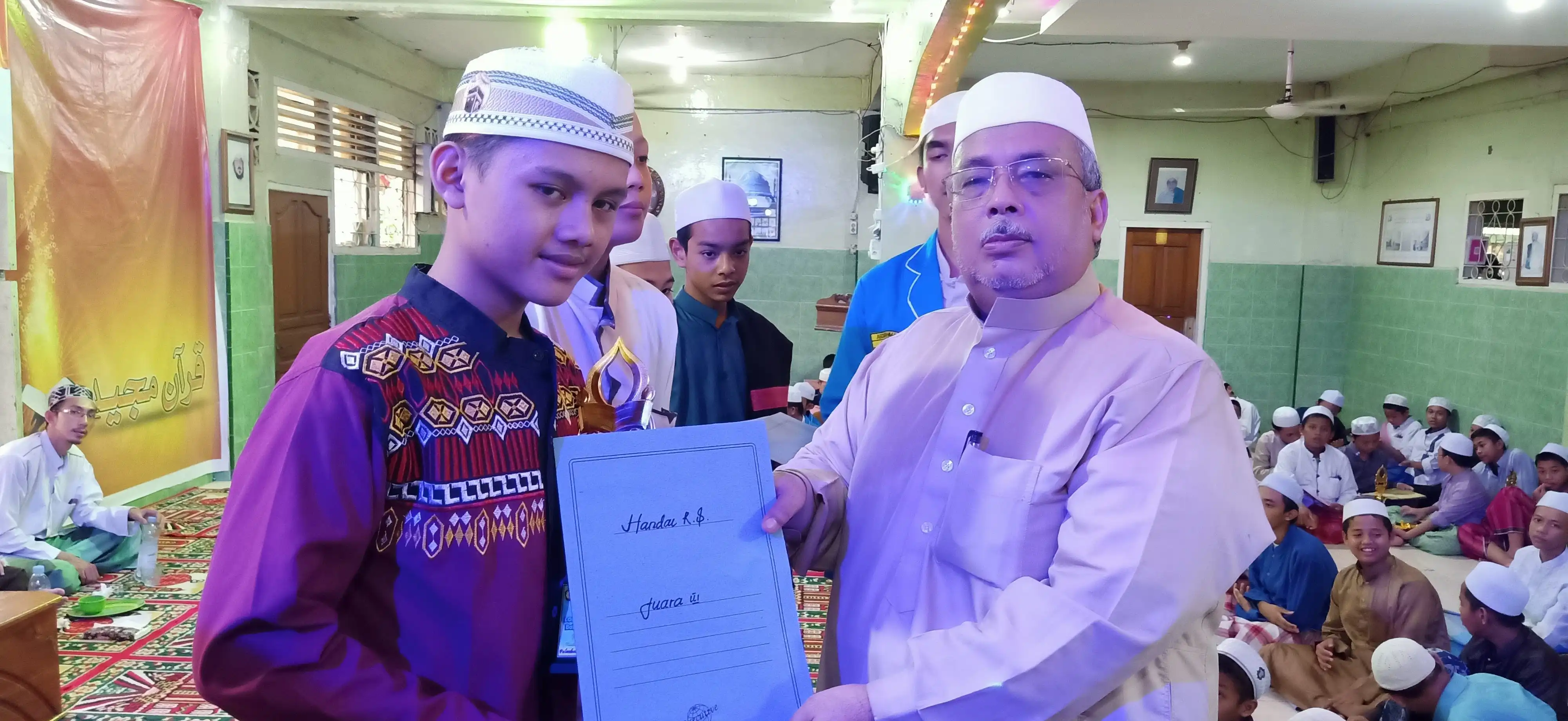 Pembagian Hadiah 100